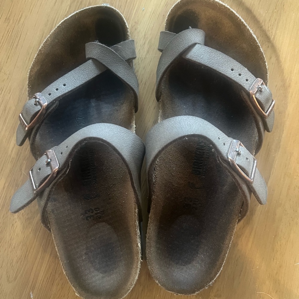 Kids Birkenstocks size 33. Size 2-2.5